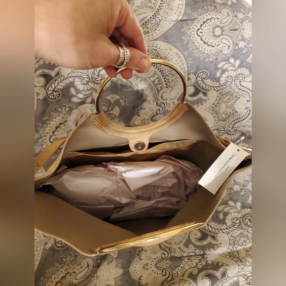 Banana Republic Hobo Purse Gold Handles and Long Straps New with Tags - Picture 3 of 6